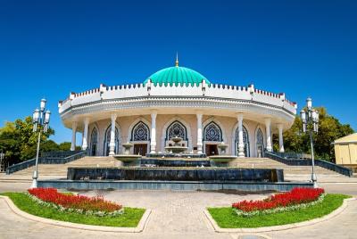 Tour a pie por la ciudad de Tashkent Tour a pie por la ciudad de Tashkent