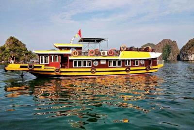 Desde Cat Ba: crucero de 2 días y 1 noche a la bahía de Lan Ha - bahía de Ha Long - pueblo de Viet Hai