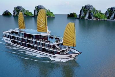 Crucero de lujo en serenidad Tour de 2 días: kayak y natación en la bahía de Halong y Lan ha