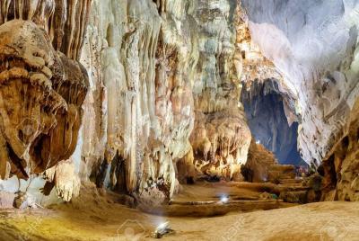 Tour de 2 días explora la cueva Phong Nha-Ke Bang con guía y entradas Tour de 2 días explora la cueva Phong Nha-Ke Bang con guía y entradas