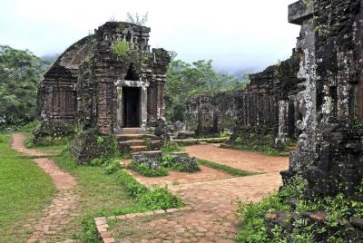 Tour privado: 4 días Patrimonio de la Humanidad de la UNESCO en Hoi An y Hue Tour privado: 4 días Patrimonio de la Humanidad de la UNESCO en Hoi An y Hue