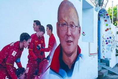 Visita al pueblo mural de Tam Thanh y a la heroica estatua de la madre vietnamita Visita al pueblo mural de Tam Thanh y a la heroica estatua de la madre vietnamita
