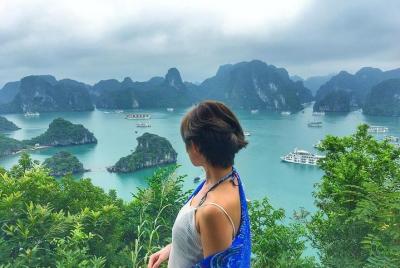 Ha Long Bay Day Cruise con Express Bus, Amazing Cave, Titop Island