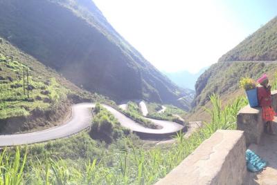 Excursión de 4 días a Ha Giang Gray Paradise para grupos pequeños con guía