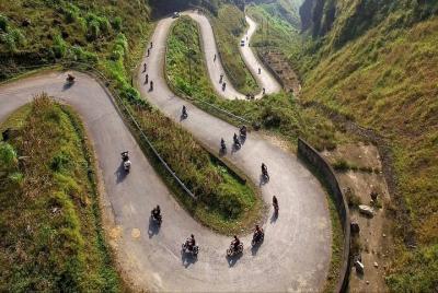 Tour en motocicleta en Ha Giang desde Hanoi con alojamiento