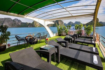 Estella Premium Cruise - Crucero premium de un día desde la isla de Tuan Chau (bahía de Ha Long) Estella Premium Cruise - Crucero premium de un día desde la isla de Tuan Chau (bahía de Ha Long)