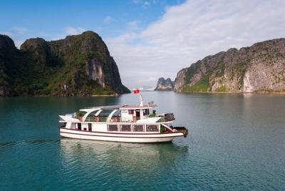 Estella Premium Cruise - Crucero premium de un día desde la isla de Tuan Chau (bahía de Ha Long) Estella Premium Cruise - Crucero premium de un día desde la isla de Tuan Chau (bahía de Ha Long)