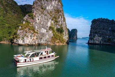 Estella Premium Day Cruise en Halong Bay y Lan Ha Bay-By Expressway desde Hanoi