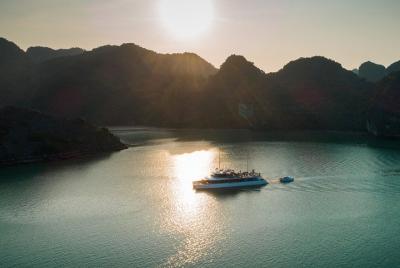 Catamarán Halong: crucero de un día de lujo en la bahía de Halong-Lan Ha Bay (recomendado)