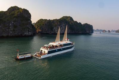 Excursión de lujo de un día a la bahía de Halong desde la isla de Tuan Chau Excursión de lujo de un día a la bahía de Halong desde la isla de Tuan Chau