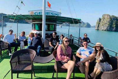 Genesis: tour de un día en grupo pequeño por la bahía de Halong y transporte premium + ida y vuelta en autopista