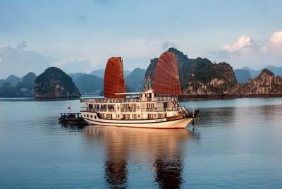 24 horas Explore la bahía de Halong en crucero - crucero de gama media 24 horas Explore la bahía de Halong en crucero - crucero de gama media