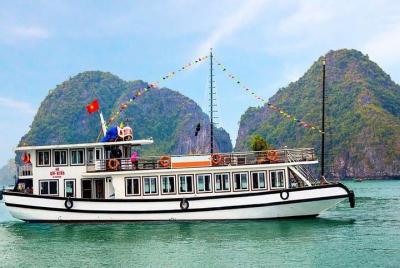 Paseo en barco por la bahía de Halong a 4 horas de la ciudad de Halong Paseo en barco por la bahía de Halong a 4 horas de la ciudad de Halong