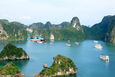 Vuelo panorámico de la bahía de Halong en helicóptero Vuelo panorámico de la bahía de Halong en helicóptero