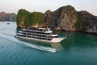 Halong Rosy 5Star Cruises 3 días / 2 noches en la bahía de Lan Ha