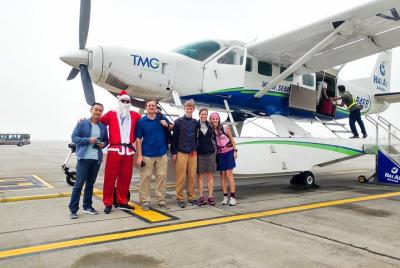 Visita turística de la bahía de Halong con hidroavión: una gran vista del sitio del Patrimonio Mundial de la UNESCO Visita turística de la bahía de Halong con hidroavión: una gran vista del sitio del Patrimonio Mundial de la UNESCO