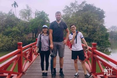 Tour privado a pie por el casco antiguo de Hanói con guía estudiantil