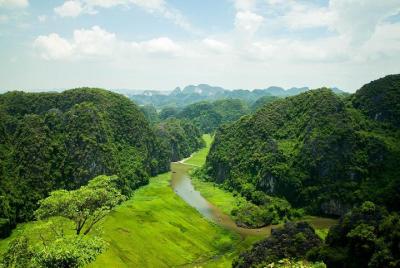 Tour Ninh Binh: Hoa lu - Tam coc con almuerzo buffet Tour de 1 día desde la ciudad de Hanoi