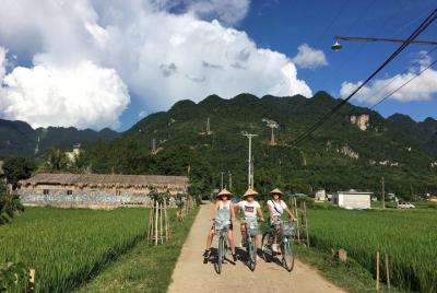Excursión de un día en Mai Chau y ciclismo desde Hanoi con traslado ida y vuelta