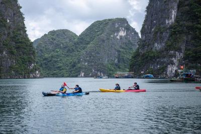 Excursión de día completo a la bahía de Halong con crucero de 6 horas en crucero de lujo - Todo incluido
