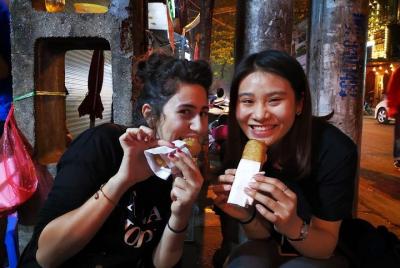 (Grupo pequeño) Tour local de comida callejera de Hanoi con un verdadero entusiasta