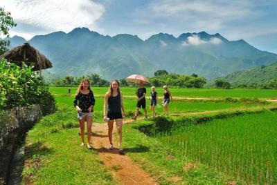 Tour de un día al Valle de Mai Chau con encanto desde Hanói y recorrido en bicicleta