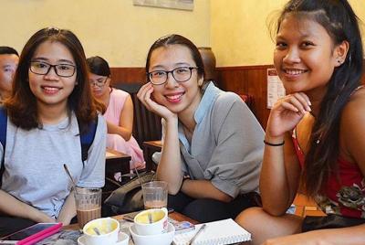 Tour de comida callejera para grupos pequeños en Hanói con guía local experto