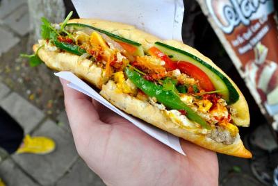 Hanoi Street Food Tours con guía voluntario ($ 5 / grupo)