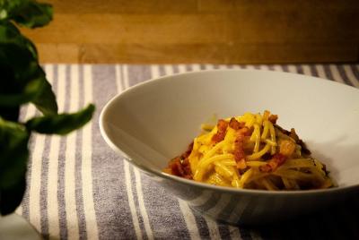 Clase de cocina de pasta romana y cena en Praga