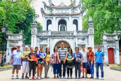Tour de medio día para grupos pequeños en la ciudad de Hanoi con templo y mausoleo