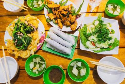 Recorrido gastronómico por la calle de Hanoi: recorrido privado con un verdadero entusiasta local