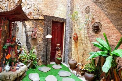 Clases privadas de cocina en una villa local con visita al mercado (bebidas ilimitadas)