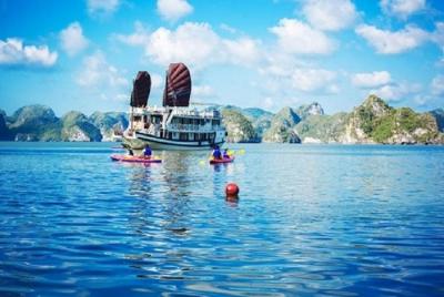 Crucero Halong Swan 3 días y 2 noches viaje en bote Cong Dam Bai Tu Long desde Hanoi