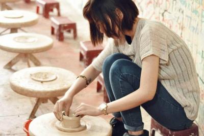 Cerámica única taller de cerámica en el casco antiguo de Hanoi