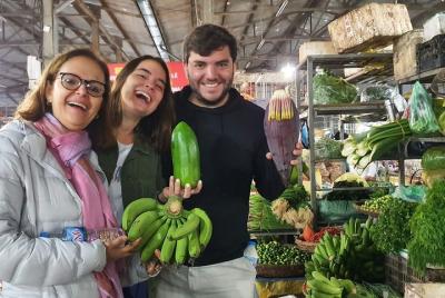 Visita al mercado local y comida callejera con un chef en Hanoi