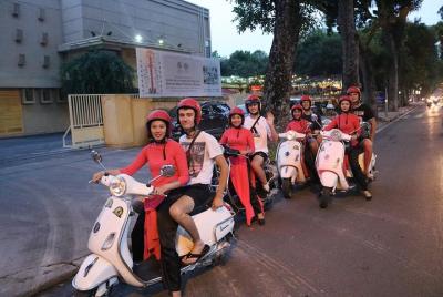  Tour nocturno de comida callejera en Vespa de Hanoi con jinetes