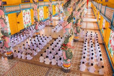 Templo de Cao Dai de día completo - Túneles de Cu Chi