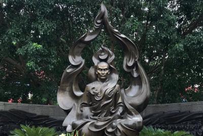 Explora las gemas ocultas de Saigón en scooter