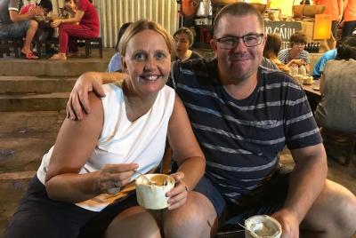 Tour privado a pie de comida callejera en la ciudad de Ho Chi Minh