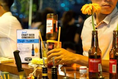 Cerveza y bocadillos en Ciudad Ho Chi Minh