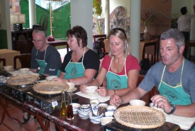 Clase de cocina y túneles de Cu Chi durante todo el día desde la ciudad de Ho Chi Minh