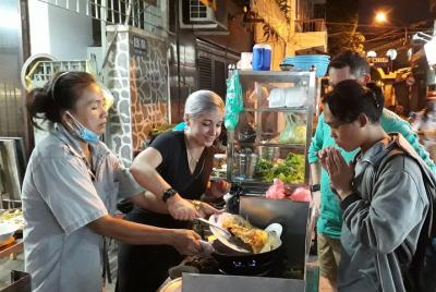 Noche Mercado-sabor Comida local Tour privado a pie