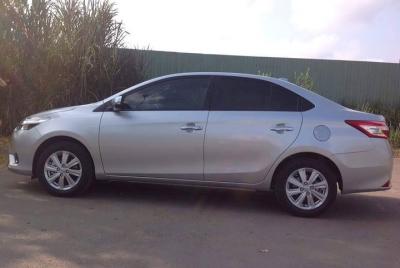 Recogida en el aeropuerto: coche de 4 plazas