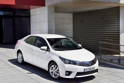 Traslado al aeropuerto (desde los hoteles en Ho Chi Minh al aeropuerto) Coche privado de 4 asientos