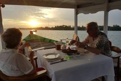 Crucero romántico al atardecer con cena de barbacoa Crucero romántico al atardecer con cena de barbacoa