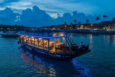 Cena romántica crucero por el río thu bon  Cena romántica crucero por el río thu bon