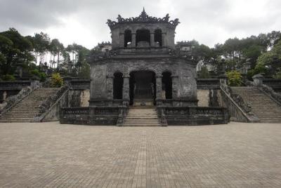 Ciudad de Hue: tour de día completo desde Hoi An con almuerzo Ciudad de Hue: tour de día completo desde Hoi An con almuerzo