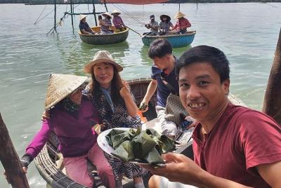 EXPERIENCIA LOCAL EN BARCO DE BAMBÚ CORACLE - HoiAn Basket-boat Experience EXPERIENCIA LOCAL EN BARCO DE BAMBÚ CORACLE - HoiAn Basket-boat Experience
