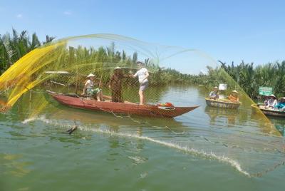 Clase de cocina ecológica y tour de pesca en bote de bambú Clase de cocina ecológica y tour de pesca en bote de bambú