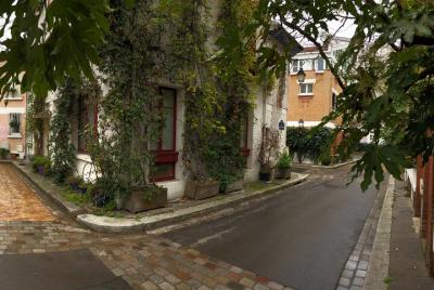 Agua escondida y pueblos secretos: un recorrido de audio autoguiado por el Parc Montsouris Agua escondida y pueblos secretos: un recorrido de audio autoguiado por el Parc Montsouris